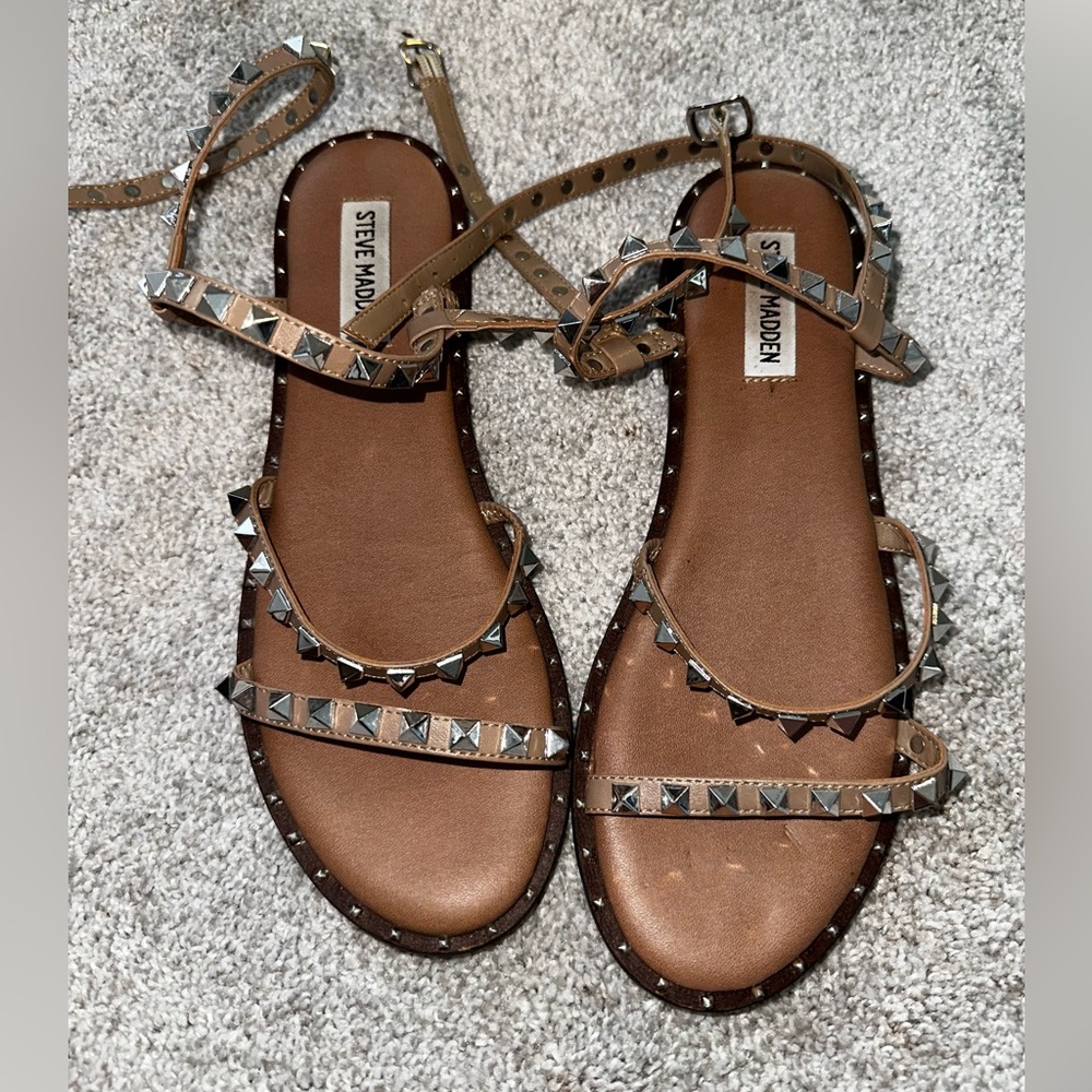 Steve Madden Studded Travel Tan Sandal 8 - Picture 4 of 6